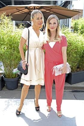 Xenia Seeberg und Regina Halmich bei der Minx by Eva Lutz Fashion Show auf der Mercedes-Benz Fashion Week Berlin Spring Summer 2017. Berlin, 29.06.2016 Foto:xS.xGabschx xFuturexImage