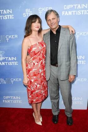 Kathryn Hahn und Viggo Mortensen bei der Captain Fantastic Kino Premiere am 28.06.2016 in Los Angeles Captain Fantastic Kinopremiere in Los Angeles, 2016 