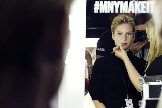 Kim Hnizdo backstage bei der Minx by Eva Lutz Fashion Show auf der Mercedes-Benz Fashion Week Berlin Spring Summer 2017. Berlin, 29.06.2016 Foto:xS.xGabschx xFuturexImage