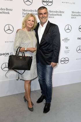 Sabine Christiansen mit Ehemann Norbert Medus bei der Laurel Fashion Show auf der Mercedes-Benz Fashion Week Berlin Spring Summer 2017. Berlin, 29.06.2016 Foto:xFredericx xFuturexImage