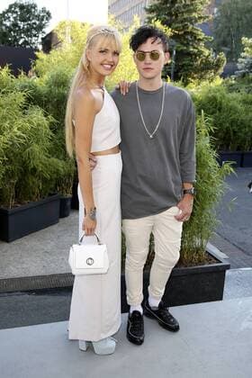 Bonnie Strange mit Freund DJ Psaiko bei der Guido Maria Kretschmer Fashion Show auf der Mercedes-Benz Fashion Week Berlin Spring Summer 2017. Berlin, 29.06.2016 Foto:xS.xGabschx xFuturexImage
