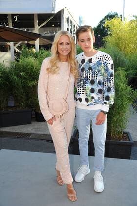 Jenny Elvers und ihr Sohn Paul bei der Ankunft zur G.M.Kretschmer Modenschau im Rahmen der Mercedes-Benz Fashion Week Frühjahr Sommer 2017 am 29.06.2016 in Berlin MBFW Fashionweek in Berlin 2016- G.M.Kretschmer Fashion Show 