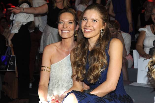 Alexandra Swarovski und ihre Tochter Victoria Swarovski bei der G.M.Kretschmer Modenschau im Rahmen der Mercedes-Benz Fashion Week Frühjahr Sommer 2017 am 29.06.2016 in Berlin MBFW Fashionweek in Berlin 2016- G.M.Kretschmer Fashion Show 