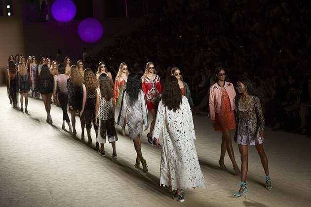 Models present the creations of Custo Barcelona during the third journey of 080 Barcelona Fashion that introduces the trends for next year s spring-summer season in Barcelona, Catalonia, Spain, 29 June 2016. EFE Alejandro Garcia CUSTO BARCELONA FASHION SHOW AT 080 BARCELONA FASHION !ACHTUNG: NUR REDAKTIONELLE NUTZUNG!  BAR003 20160629-636028360701577482