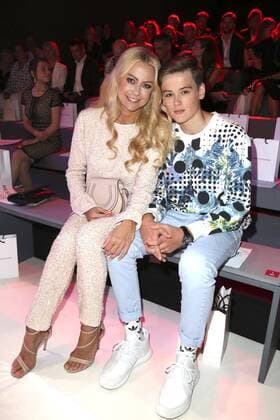 Jenny Elvers mit Sohn Paul bei der Guido Maria Kretschmer Fashion Show auf der Mercedes-Benz Fashion Week Berlin Spring Summer 2017. Berlin, 29.06.2016 Foto:xS.xGabschx xFuturexImage