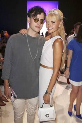 Bonnie Strange mit Freund DJ Psaiko bei der Guido Maria Kretschmer Fashion Show auf der Mercedes-Benz Fashion Week Berlin Spring Summer 2017. Berlin, 29.06.2016 Foto:xS.xGabschx xFuturexImage