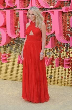 Kylie Minogue und Joshua Sasse bei der Absolutely Fabulous Filmpremiere in London June 29, 2016 - England, United Kingdom - Kylie Minogue attends the World Premiere of Absolutely Fabulous at Odeon Leciester Square. United Kingdom - ZUMAs147