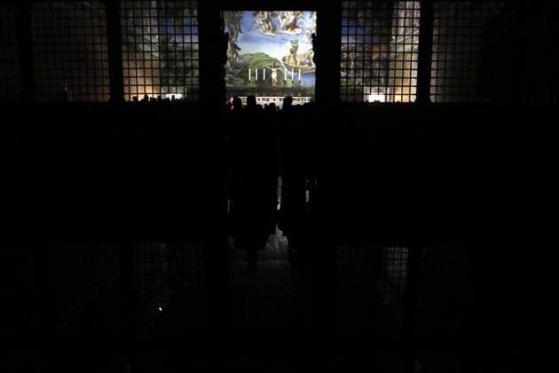 Sixtinische Kapelle: Replika in Mexiko-Stadt A view of the interior of an exact replica of the Sixtine Chapel in Mexico City, Mexico, 29 June 2016. Inaugurated pas 7 June, the chapel has reached peaks of visitors of over 100 thousand people per week and over 20 thousand daily visits. REPLICA OF THE SIXTINE CHAPEL IN MEXICO CITY !ACHTUNG: NUR REDAKTIONELLE NUTZUNG!  MXD006 20160630-636028465864400093
