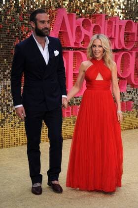 Kylie Minogue und Joshua Sasse bei der Absolutely Fabulous Filmpremiere in London Australian pop singer Kylie Minogue and boyfriend Joshua Sasse attending the Absolutely Fabulous world premiere in London s Odeon Cinema, Leicester Square. JUNE 29th 2016  TSTx162075