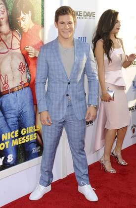 Adam DeVine MIKE AND DAVE NEED WEDDING DATES Hollywood Patrick Rideaux PicturePerfect
