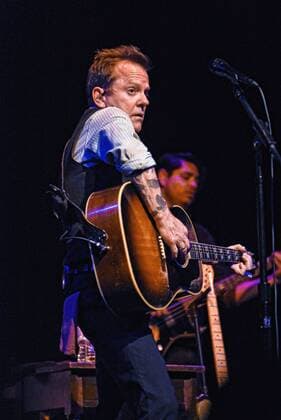 Kiefer Sutherland Konzert in Hamilton, Kanada June 24, 2016 - Hamilton, ON, Canada - 24 June 2016 - Hamilton, Ontario, Canada. Kiefer Sutherland performs on stage during his Not Enough Whiskey Tour held at the Molson Canadian Studio at Hamilton Place. Photo Credit: Hamilton Canada - ZUMAa123