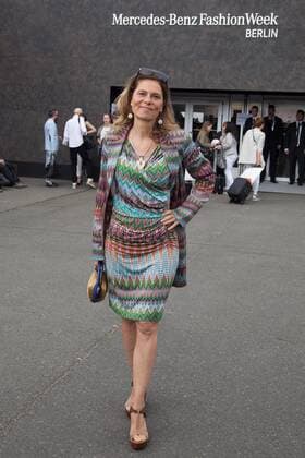 Sarah Wiener - Ankunft zur Minx by Eva Lutz Fashion-Show im Rahmen der Mercedes-Benz Fashion Week Berlin Spring Summer 2017 im Erika-Hess-Eisstadion in Berlin am 29.06.2016. Mercedes-Benz Fashion Week Berlin Spring Summer 2017