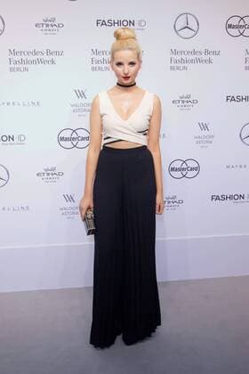 Anna Hiltrop - Ankunft zur Minx by Eva Lutz Fashion-Show im Rahmen der Mercedes-Benz Fashion Week Berlin Spring Summer 2017 im Erika-Hess-Eisstadion in Berlin am 29.06.2016. Mercedes-Benz Fashion Week Berlin Spring Summer 2017