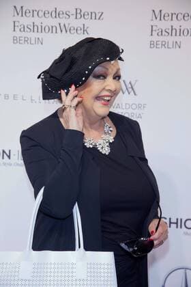 Barbara Schöne - Ankunft zur Minx by Eva Lutz Fashion-Show im Rahmen der Mercedes-Benz Fashion Week Berlin Spring Summer 2017 im Erika-Hess-Eisstadion in Berlin am 29.06.2016. Mercedes-Benz Fashion Week Berlin Spring Summer 2017
