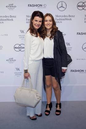 Nicola Tiggeler mit Tochter Tiffany - Ankunft zur Minx by Eva Lutz Fashion-Show im Rahmen der Mercedes-Benz Fashion Week Berlin Spring Summer 2017 im Erika-Hess-Eisstadion in Berlin am 29.06.2016. Mercedes-Benz Fashion Week Berlin Spring Summer 2017
