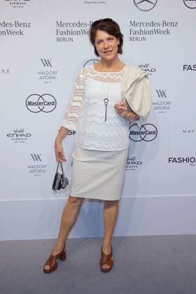 Janina Hartwig - Ankunft zur Minx by Eva Lutz Fashion-Show im Rahmen der Mercedes-Benz Fashion Week Berlin Spring Summer 2017 im Erika-Hess-Eisstadion in Berlin am 29.06.2016. Mercedes-Benz Fashion Week Berlin Spring Summer 2017
