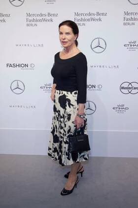 Gudrun Landgrebe - Ankunft zur Minx by Eva Lutz Fashion-Show im Rahmen der Mercedes-Benz Fashion Week Berlin Spring Summer 2017 im Erika-Hess-Eisstadion in Berlin am 29.06.2016. Mercedes-Benz Fashion Week Berlin Spring Summer 2017