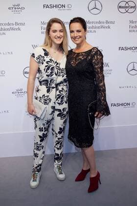 Luka Teresa-Gerda Kloser und Désirée Nosbusch - Ankunft zur Minx by Eva Lutz Fashion-Show im Rahmen der Mercedes-Benz Fashion Week Berlin Spring Summer 2017 im Erika-Hess-Eisstadion in Berlin am 29.06.2016. Mercedes-Benz Fashion Week Berlin Spring Summer 2017