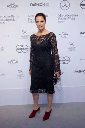 Désirée Nosbusch - Ankunft zur Minx by Eva Lutz Fashion-Show im Rahmen der Mercedes-Benz Fashion Week Berlin Spring Summer 2017 im Erika-Hess-Eisstadion in Berlin am 29.06.2016. Mercedes-Benz Fashion Week Berlin Spring Summer 2017