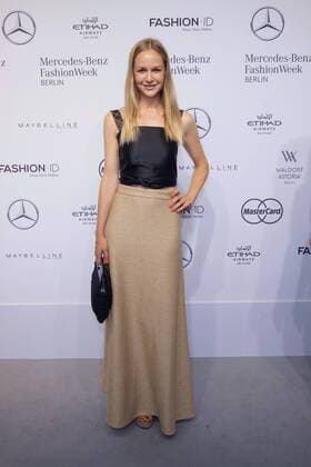 Esther Seibt - Ankunft zur Minx by Eva Lutz Fashion-Show im Rahmen der Mercedes-Benz Fashion Week Berlin Spring Summer 2017 im Erika-Hess-Eisstadion in Berlin am 29.06.2016. Mercedes-Benz Fashion Week Berlin Spring Summer 2017
