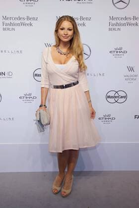 jana Julie Kilka - Ankunft zur Minx by Eva Lutz Fashion-Show im Rahmen der Mercedes-Benz Fashion Week Berlin Spring Summer 2017 im Erika-Hess-Eisstadion in Berlin am 29.06.2016. Mercedes-Benz Fashion Week Berlin Spring Summer 2017