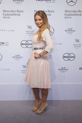 jana Julie Kilka - Ankunft zur Minx by Eva Lutz Fashion-Show im Rahmen der Mercedes-Benz Fashion Week Berlin Spring Summer 2017 im Erika-Hess-Eisstadion in Berlin am 29.06.2016. Mercedes-Benz Fashion Week Berlin Spring Summer 2017