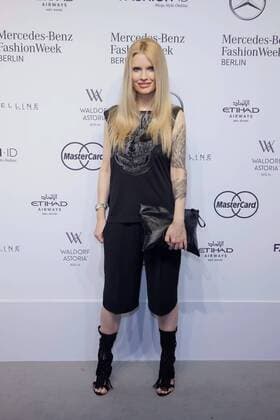 Mirja du Mont - Ankunft zur Minx by Eva Lutz Fashion-Show im Rahmen der Mercedes-Benz Fashion Week Berlin Spring Summer 2017 im Erika-Hess-Eisstadion in Berlin am 29.06.2016. Mercedes-Benz Fashion Week Berlin Spring Summer 2017