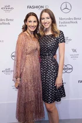 Dagmar Koegel mit Tochter Alana - Ankunft zur Minx by Eva Lutz Fashion-Show im Rahmen der Mercedes-Benz Fashion Week Berlin Spring Summer 2017 im Erika-Hess-Eisstadion in Berlin am 29.06.2016. Mercedes-Benz Fashion Week Berlin Spring Summer 2017