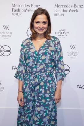 Sarah Alles - Ankunft zur Rebekka Ruètz Fashion-Show im Rahmen der Mercedes-Benz Fashion Week Berlin Spring Summer 2017 im Erika-Hess-Eisstadion in Berlin am 29.06.2016. Mercedes-Benz Fashion Week Berlin Spring Summer 2017
