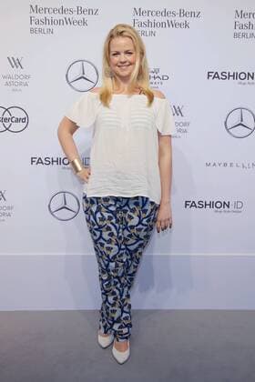 Sarah Maria Breuer - Ankunft zur Rebekka Ruètz Fashion-Show im Rahmen der Mercedes-Benz Fashion Week Berlin Spring Summer 2017 im Erika-Hess-Eisstadion in Berlin am 29.06.2016. Mercedes-Benz Fashion Week Berlin Spring Summer 2017