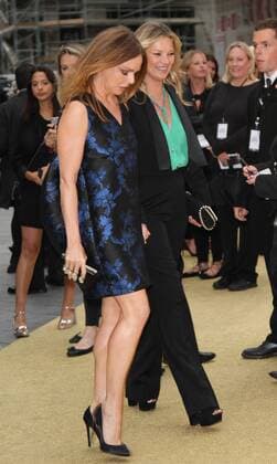 English designer Stella McCartney and model Kate Moss attending the Absolutely Fabulous world premiere in London s Odeon Cinema, Leicester Square. JUNE 29th 2016  MESx162076