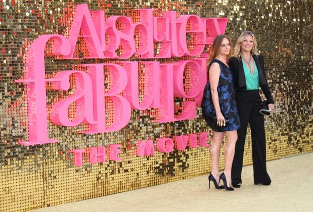 English designer Stella McCartney and model Kate Moss attending the Absolutely Fabulous world premiere in London s Odeon Cinema, Leicester Square. JUNE 29th 2016  MESx162076