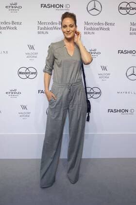 Berlin Fashion Week - Prominente bei der Laurel Modenschau Jeanette Hain - Ankunft zur Laurèl Fashion-Show im Rahmen der Mercedes-Benz Fashion Week Berlin Spring Summer 2017 im Erika-Hess-Eisstadion in Berlin am 29.06.2016. Mercedes-Benz Fashion Week Berlin Spring Summer 2017