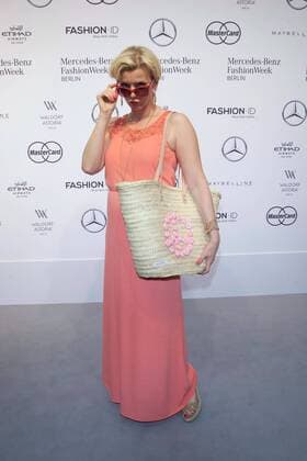 Berlin Fashion Week - Prominente bei der Laurel Modenschau Eva Habermann - Ankunft zur Laurèl Fashion-Show im Rahmen der Mercedes-Benz Fashion Week Berlin Spring Summer 2017 im Erika-Hess-Eisstadion in Berlin am 29.06.2016. Mercedes-Benz Fashion Week Berlin Spring Summer 2017