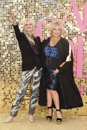 Joanna Lumley und Jennifer Saunders bei der Weltpremiere des Kinofilms Absolutely Fabulous: The Movie Absolutely Fabulous: Der Film im Odeon Leicester Square. London, 29.06.2016 Joanna Lumley, Jennifer Saunders  Foto:xS.xVasx xFuturexImage