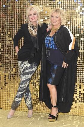 Joanna Lumley und Jennifer Saunders bei der Weltpremiere des Kinofilms Absolutely Fabulous: The Movie Absolutely Fabulous: Der Film im Odeon Leicester Square. London, 29.06.2016 Joanna Lumley, Jennifer Saunders  Foto:xS.xVasx xFuturexImage