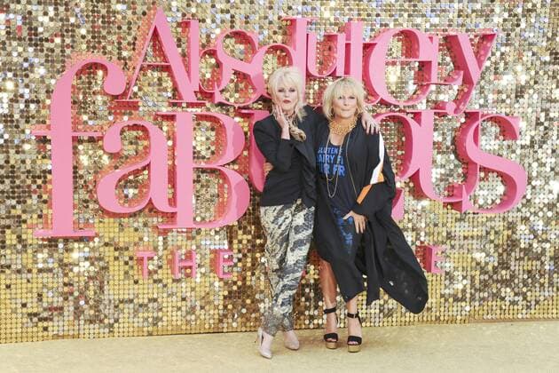 Joanna Lumley und Jennifer Saunders bei der Weltpremiere des Kinofilms Absolutely Fabulous: The Movie Absolutely Fabulous: Der Film im Odeon Leicester Square. London, 29.06.2016 Joanna Lumley, Jennifer Saunders  Foto:xS.xVasx xFuturexImage