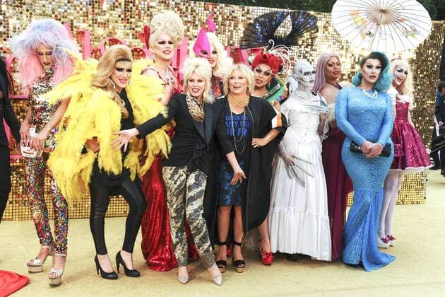 Joanna Lumley und Jennifer Saunders bei der Weltpremiere des Kinofilms Absolutely Fabulous: The Movie Absolutely Fabulous: Der Film im Odeon Leicester Square. London, 29.06.2016 Joanna Lumley, Jennifer Saunders  Foto:xS.xVasx xFuturexImage