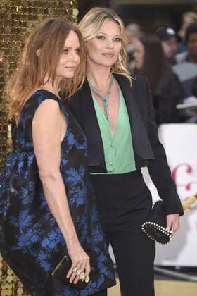 Stella McCartney und Kate Moss bei der Weltpremiere des Kinofilms Absolutely Fabulous: The Movie Absolutely Fabulous: Der Film im Odeon Leicester Square. London, 29.06.2016 Stella McCartney, Kate Moss  Foto:xS.xVasx xFuturexImage