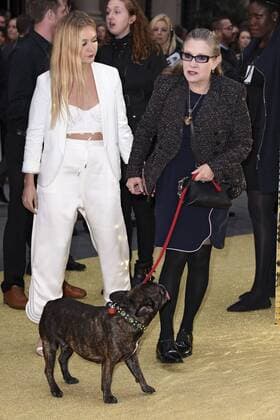 Billie Lourd mit Mutter Carrie Fisher bei der Weltpremiere des Kinofilms Absolutely Fabulous: The Movie Absolutely Fabulous: Der Film im Odeon Leicester Square. London, 29.06.2016 Billie Lourd, Carrie Fisher  Foto:xS.xVasx xFuturexImage
