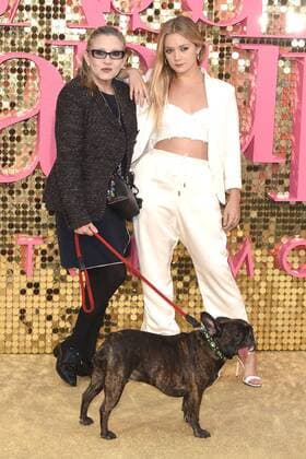 Carrie Fisher mit Tochter Billie Lourd bei der Weltpremiere des Kinofilms Absolutely Fabulous: The Movie Absolutely Fabulous: Der Film im Odeon Leicester Square. London, 29.06.2016 Carrie Fisher, Billie Lourd  Foto:xS.xVasx xFuturexImage