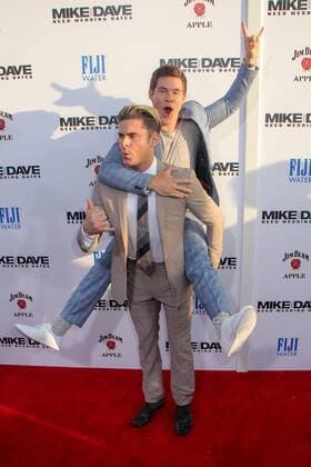 Adam DeVine und Zac Efron bei der Mike and Dave Need Wedding Dates Kino Premiere am 29.06.2016 in Los Angeles Mike and Dave Need Wedding Dates Kinopremiere in Los Angeles, 2016 