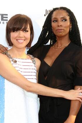 LOS ANGELES - JUN 29: Aubrey Plaza, Tasha Smith at the Mike And Dave Need Wedding Dates Premiere at the Cinerama Dome at ArcLight Hollywood on June 29, 2016 in Los Angeles, CA  KathyxHutchins