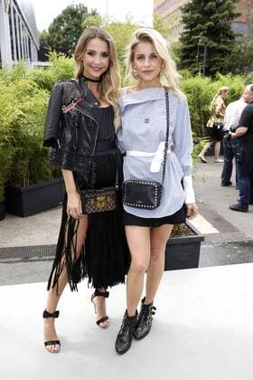 Sophie Hermann und Caro Daur bei der Dimitri Fashion Show auf der Mercedes-Benz Fashion Week Berlin Spring Summer 2017. Berlin, 30.06.2016 Foto:xS.xGabschx xFuturexImage