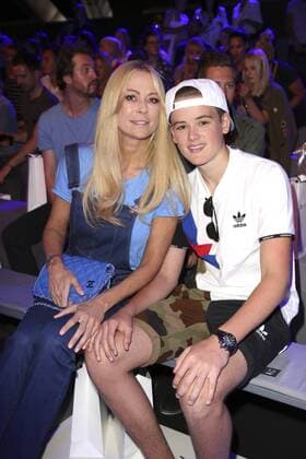 Jenny Elvers mit Sohn Paul Jolig bei der Dimitri Fashion Show auf der Mercedes-Benz Fashion Week Berlin Spring Summer 2017. Berlin, 30.06.2016 Foto:xS.xGabschx xFuturexImage