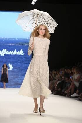 Model bei der Lena Hoschek Fashion Show auf der Mercedes-Benz Fashion Week Berlin Spring Summer 2017. Berlin, 30.06.2016 Foto:xS.xGabschx xFuturexImage
