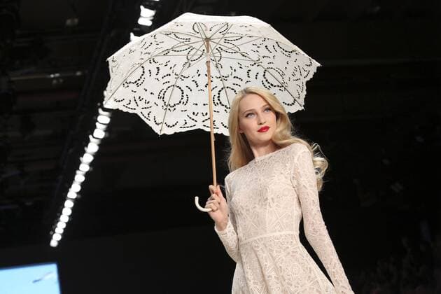 Model bei der Lena Hoschek Fashion Show auf der Mercedes-Benz Fashion Week Berlin Spring Summer 2017. Berlin, 30.06.2016 Foto:xS.xGabschx xFuturexImage