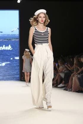 Model bei der Lena Hoschek Fashion Show auf der Mercedes-Benz Fashion Week Berlin Spring Summer 2017. Berlin, 30.06.2016 Foto:xS.xGabschx xFuturexImage