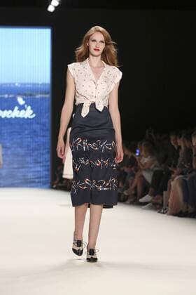Model bei der Lena Hoschek Fashion Show auf der Mercedes-Benz Fashion Week Berlin Spring Summer 2017. Berlin, 30.06.2016 Foto:xS.xGabschx xFuturexImage