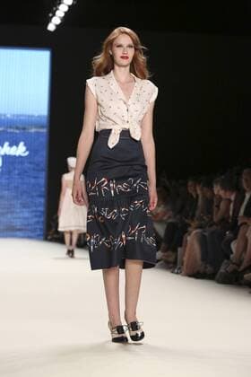 Model bei der Lena Hoschek Fashion Show auf der Mercedes-Benz Fashion Week Berlin Spring Summer 2017. Berlin, 30.06.2016 Foto:xS.xGabschx xFuturexImage
